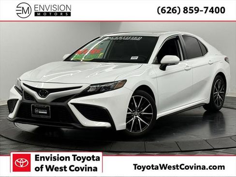 Used 2024 Toyota Camry SE image 1