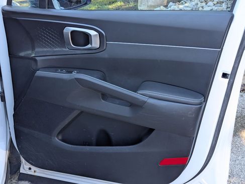 Used 2023 Kia Sorento S w/ Panoramic Sunroof Package image 28