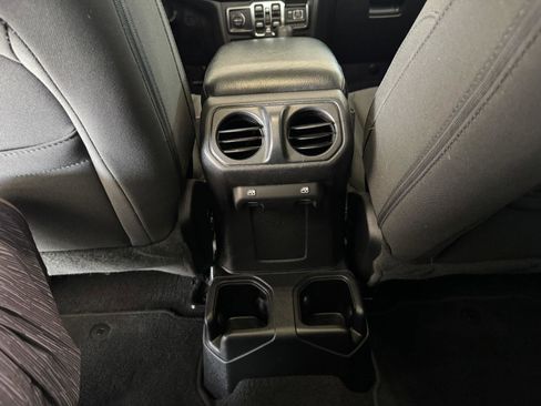 Used 2021 Jeep Wrangler Unlimited Sport image 28