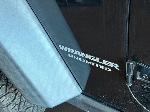 Used 2016 Jeep Wrangler Unlimited Rubicon w/ Connectivity Group image 5