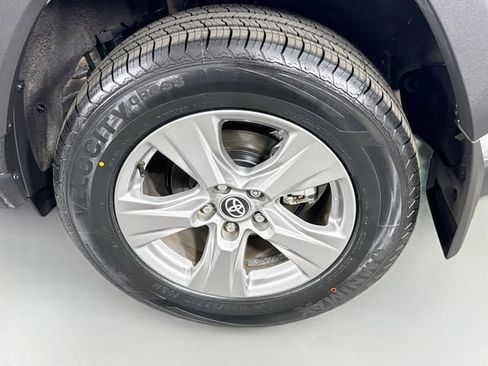 Certified 2024 Toyota RAV4 XLE AWD/4WD image 31