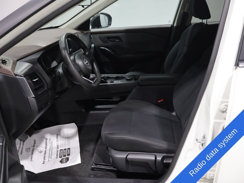 Used 2023 Nissan Rogue S AWD/4WD image 2