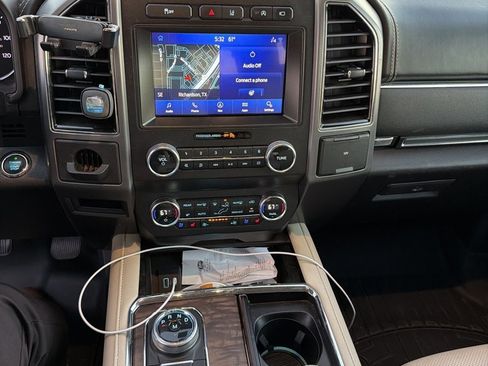 Used 2021 Ford Expedition Platinum image 11