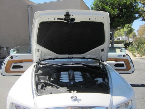 Used 2016 Rolls-Royce Dawn RWD image 14