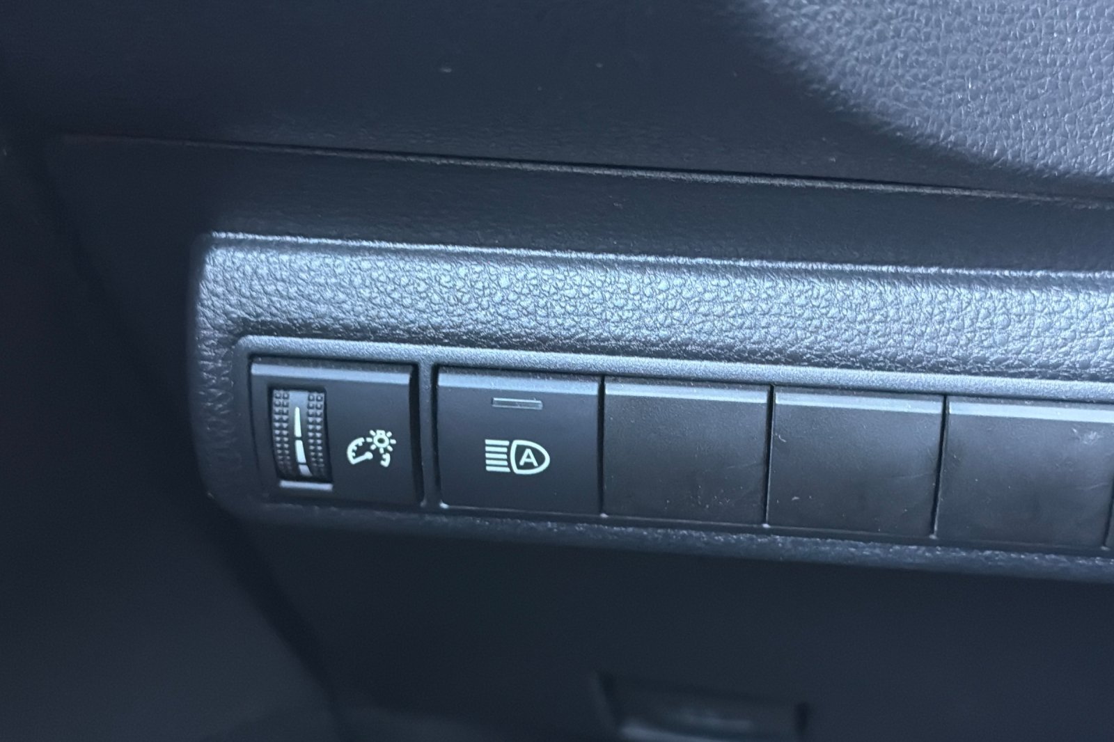 Used 2020 Toyota Corolla LE FWD image 33