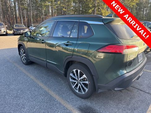 Used 2023 Toyota Corolla Cross XLE image 2