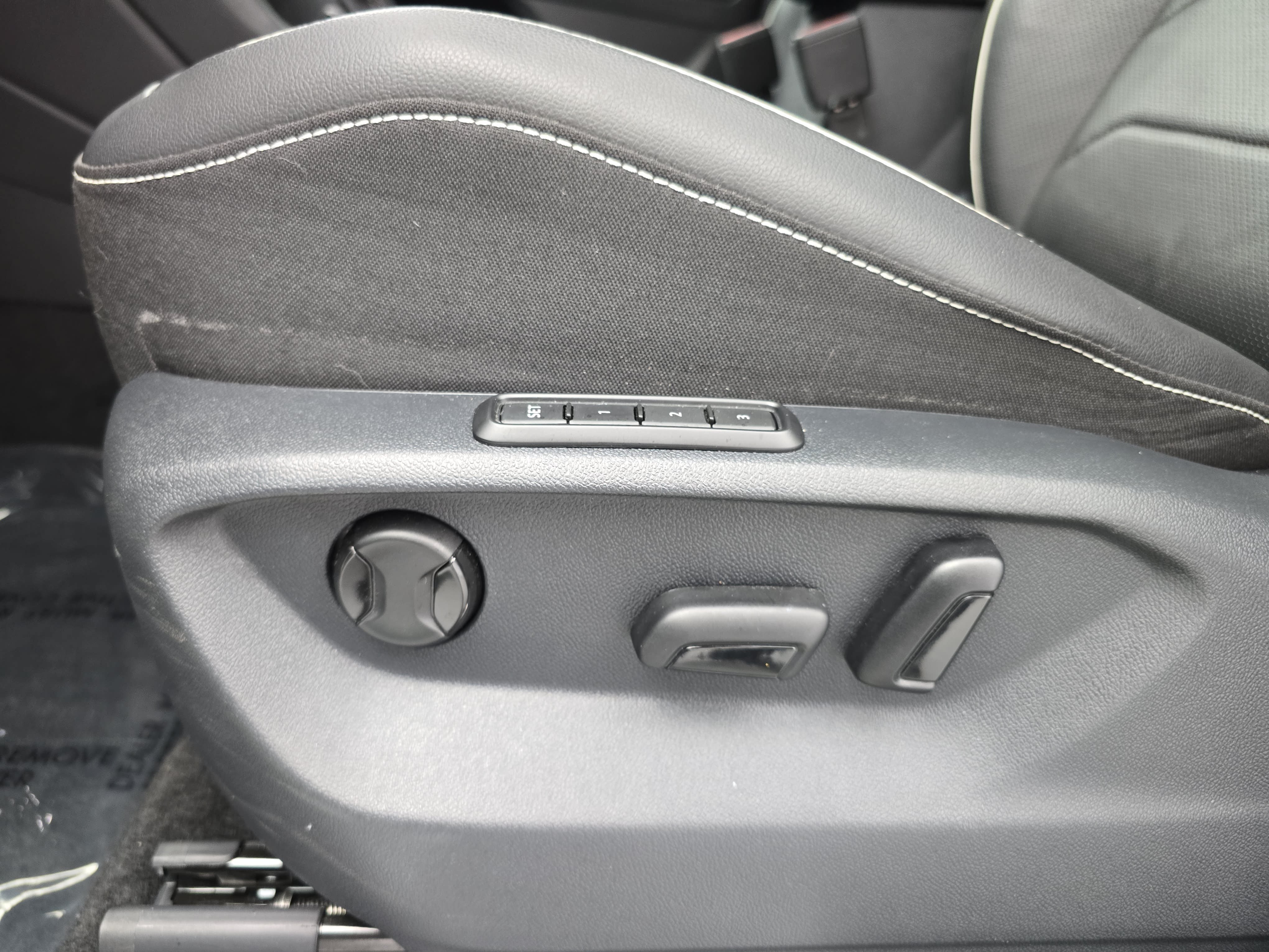 Certified 2024 Volkswagen Tiguan SEL R-Line AWD/4WD image 29