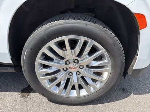 Used 2023 GMC Yukon Denali AWD/4WD image 2