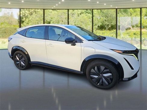 Used 2024 Nissan Ariya AWD image 3