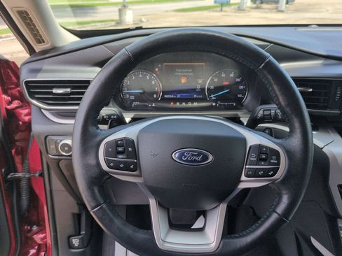 Used 2021 Ford Explorer XLT w/ Equipment Group 202A RWD image 16
