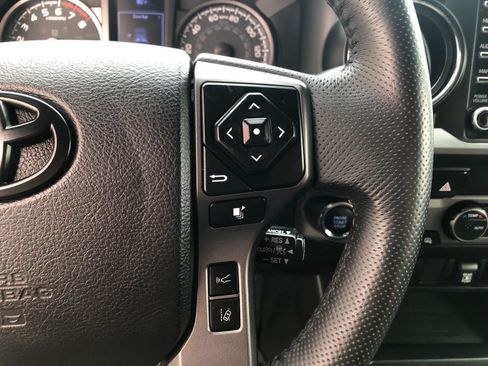 Used 2021 Toyota Tacoma TRD Off-Road AWD/4WD image 11