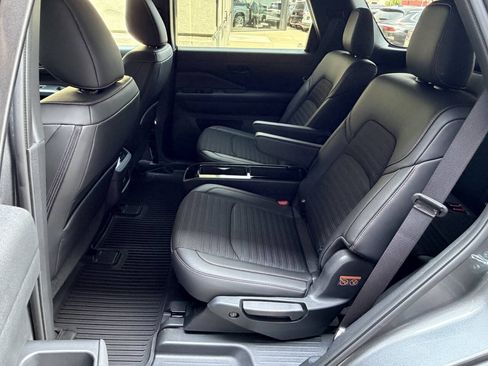Used 2025 Nissan Pathfinder Rock Creek AWD/4WD image 17