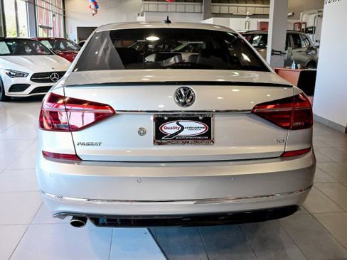 Used 2019 Volkswagen Passat 2.0T SE R-Line FWD image 6