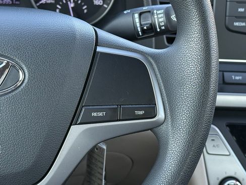 Used 2017 Hyundai Elantra SE image 22