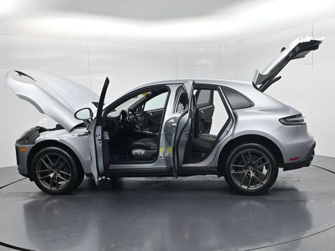 Used 2024 Porsche Macan AWD/4WD image 73
