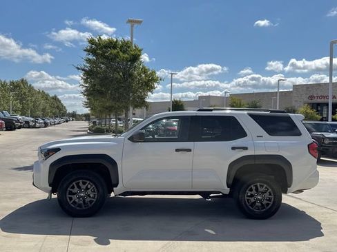 Used 2026 Toyota 4Runner SR5 AWD/4WD image 5