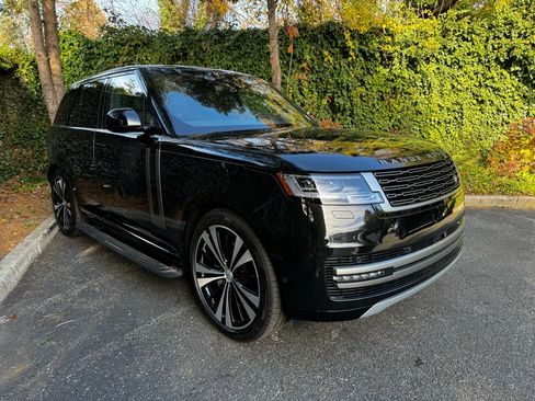 New 2025 Land Rover Range Rover SE image 3