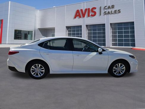 Used 2025 Toyota Camry LE image 7