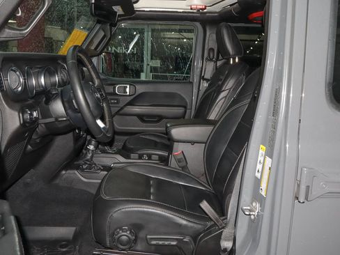 Used 2019 Jeep Wrangler Unlimited Sahara AWD/4WD image 7