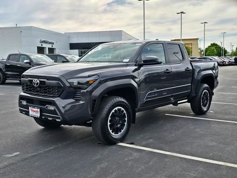Used 2024 Toyota Tacoma TRD Off-Road AWD/4WD image 6