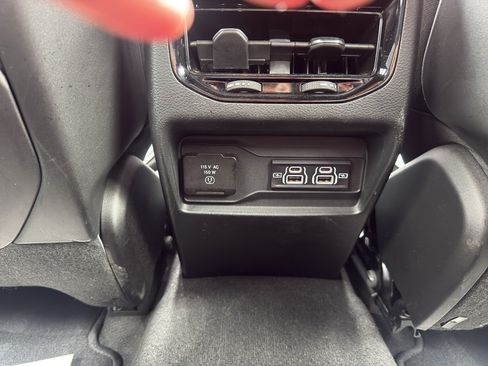 Used 2025 Jeep Grand Cherokee Altitude AWD/4WD image 13