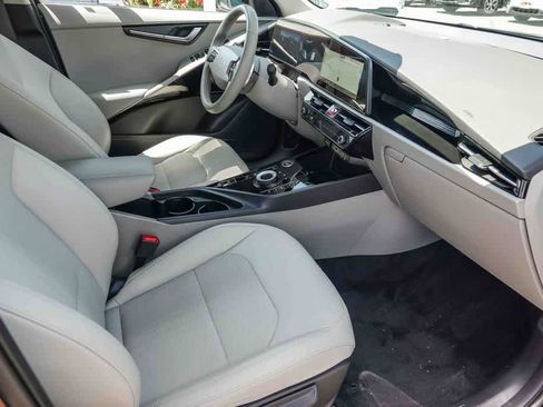 Certified 2023 Kia Niro Wind FWD image 15