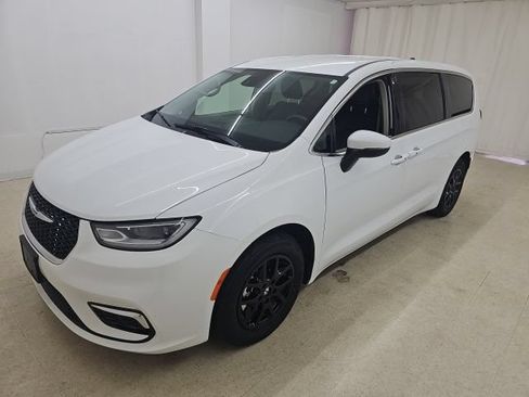 Used 2023 Chrysler Pacifica Touring-L FWD image 30