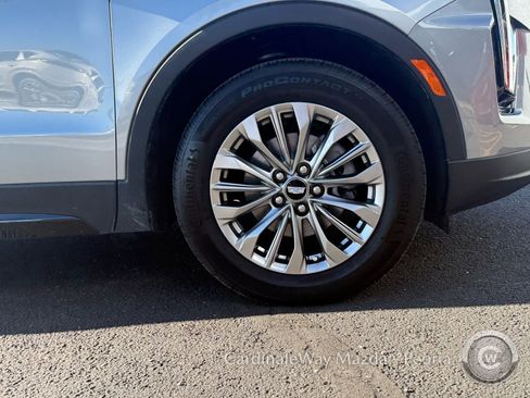 Used 2025 Cadillac XT4 Premium Luxury image 12