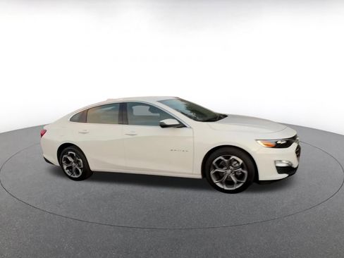 Used 2024 Chevrolet Malibu LT image 2