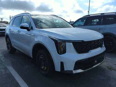 Certified 2024 Kia Sorento EX w/ Panoramic Sunroof Package image 3