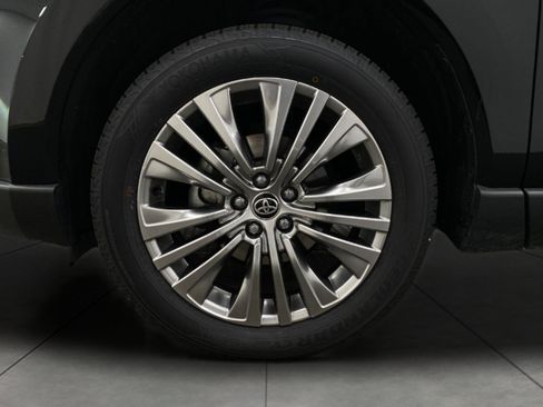 Used 2022 Toyota Venza XLE AWD/4WD image 14