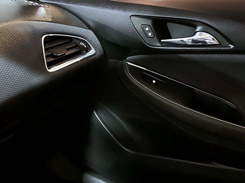 Used 2018 Chevrolet Cruze LT w/ Convenience Package image 25