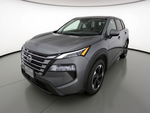 Used 2025 Nissan Rogue SV FWD image 3