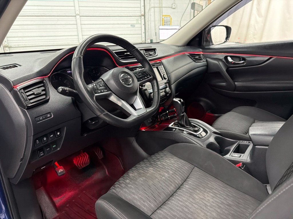 Used 2020 Nissan Rogue SV AWD/4WD image 14