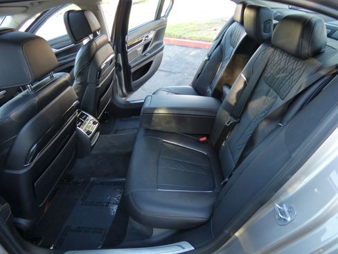 Used 2020 BMW 750i xDrive w/ Executive Package image 48