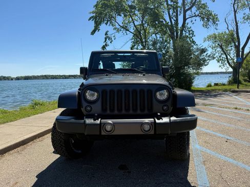 Used 2017 Jeep Wrangler Unlimited Sport AWD/4WD image 2
