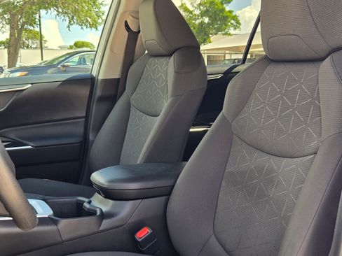 Used 2022 Toyota RAV4 XLE w/ Convenience Package FWD image 14