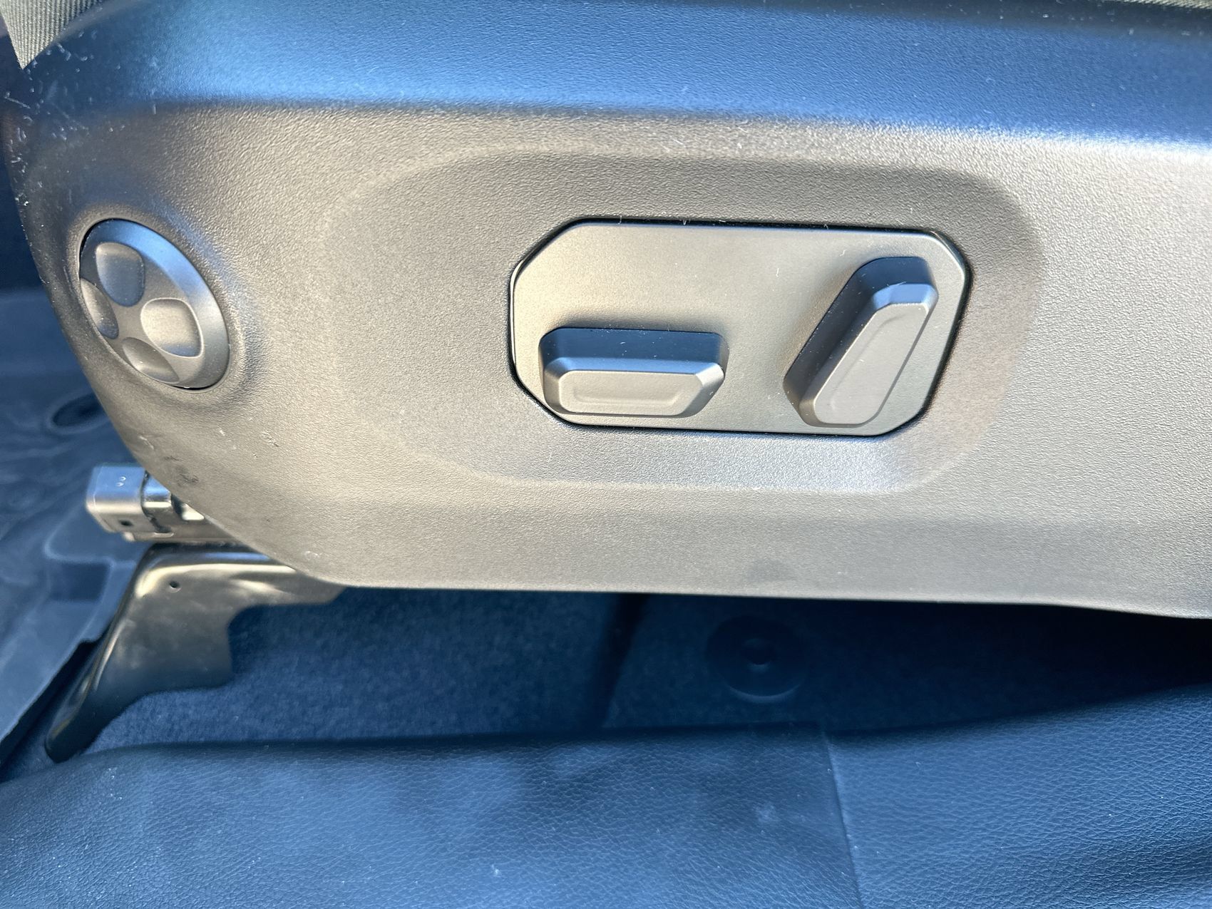 Used 2025 Jeep Gladiator Mojave AWD/4WD image 12