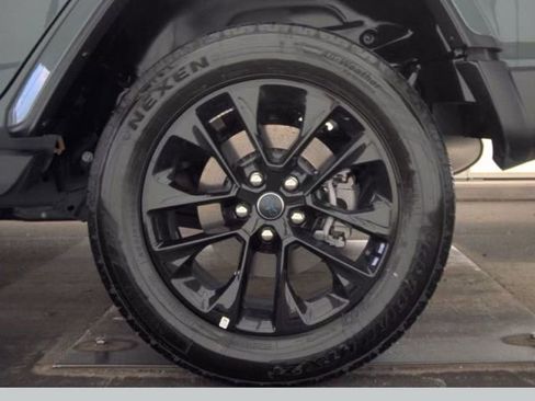 Used 2025 Jeep Wrangler Unlimited Sahara AWD/4WD image 20