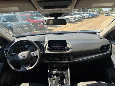 Used 2025 Nissan Rogue SV AWD/4WD image 35