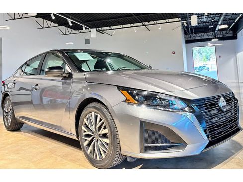 Used 2024 Nissan Altima 2.5 SV image 6