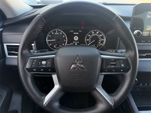 Used 2024 Mitsubishi Outlander SE image 13