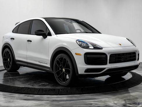 Used 2022 Porsche Cayenne Turbo image 21
