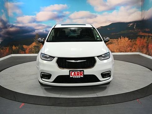 Used 2023 Chrysler Pacifica Limited FWD image 2