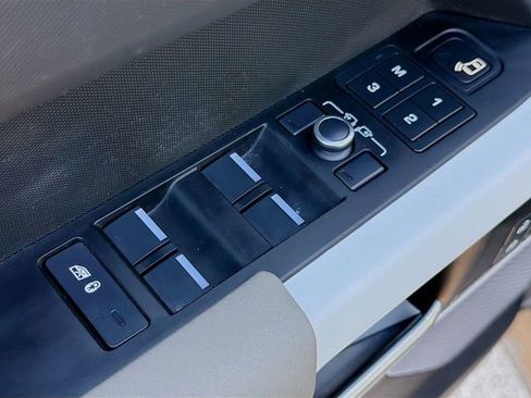 Used 2021 Land Rover Defender 110 SE image 23