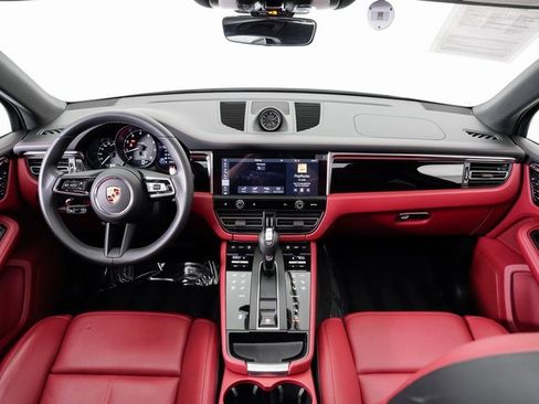 Used 2025 Porsche Macan image 22