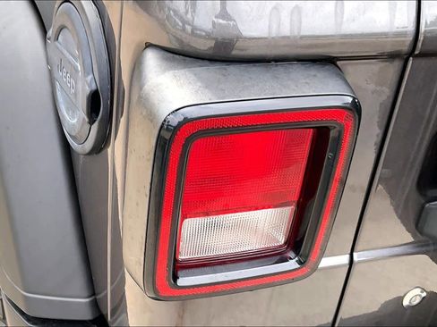 Used 2018 Jeep Wrangler Sport AWD/4WD image 27