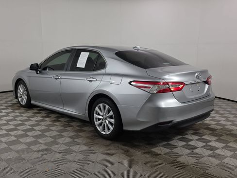 Used 2020 Toyota Camry LE FWD image 5