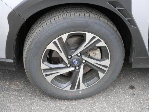 Used 2024 Subaru Crosstrek 2.0i Premium AWD/4WD image 3
