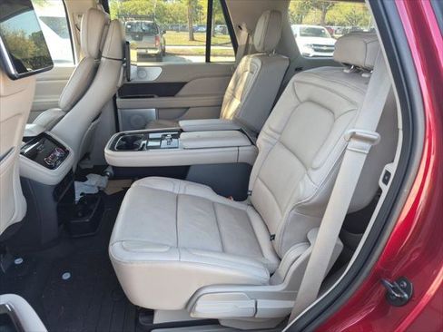 Used 2019 Lincoln Navigator Reserve image 17